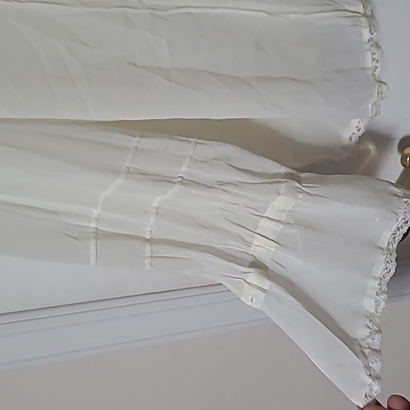 Romantic blouse - Picture 2 of 3